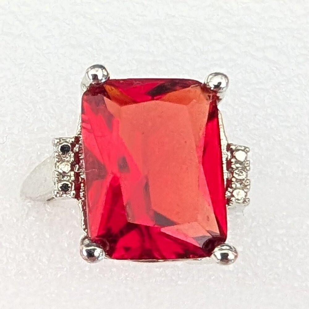 Large red glass statement ring - Picture 9 of 12